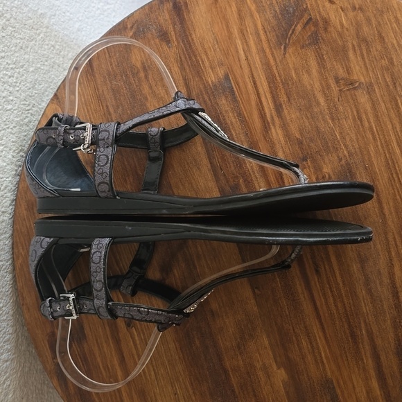 Guess Womens Thong T strap Sandals Gray/ Black Rhinestone bling tongs chic sz.10 - Picture 11 of 15
